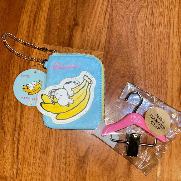Peanuts | Accessories | Brand New Peanuts Snoopy Banana Pass Card Case ...